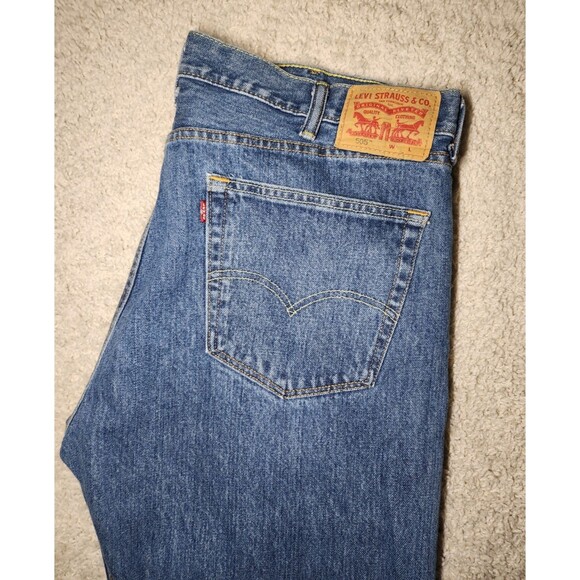 Levi’s 505 Regular Fit Jeans Men’s 40x38 Blue Medium Wash Denim Straight Leg - Picture 2 of 5